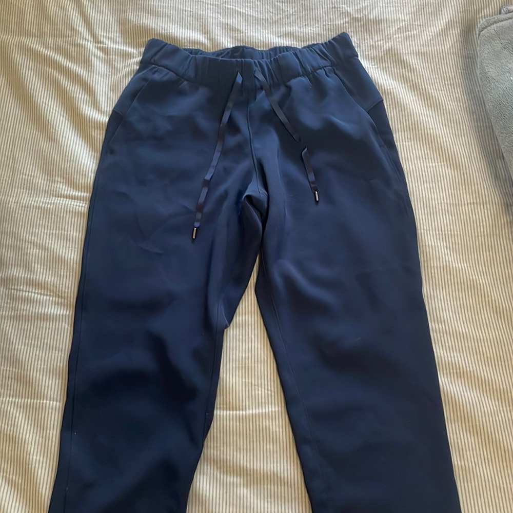 Lululemon on the fly joggers woven material size 6